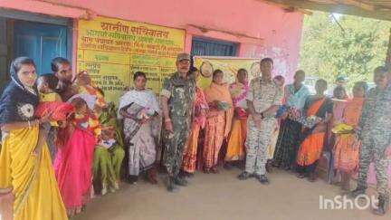 माकड़ी: अंतरराष्ट्रीय महिला दिवस पर अनंतपुर थाना पुलिस ने महिलाओं का सम्मान किया, उन्हें उनके अधिकारों के बारे में दी जानकारी