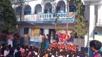 রানিগঞ্জ: রানীগঞ্জ খাস কেন্দা এলাকায় পালিত হলো আন্তর্জাতিক নারী দিবস, যেখানে শিশুদের ভালো ও খারাপ স্পর্শের সম্পর্কে তথ্য প্রদান