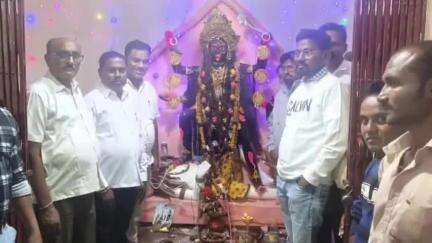 मुलचेरा: माजी जि.प.अध्यक्ष अजय कंकडालवार यांची कांचनपूर येथे आयोजित कालीमाता पूजेला उपस्थिती