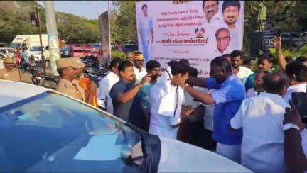 திருவெறும்பூர்: திருவெறும்பூர் அருகே உள்ள பெல் ஊரக பகுதியில் புதிய பேருந்து வழிதடத்தை அமைச்சர்  தொடங்கி வைத்தார்