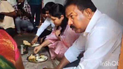 మానకొండూరు: సన్న బియ్యం లబ్ధిదారు ఇంట్లో భోజనం చేసిన కరీంనగర్ కలెక్టర్ పమేలా సత్పతి, మానకొండూరు ఎమ్మెల్యే కవ్వంపల్లి సత్యనారాయణ.