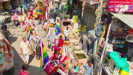बकानी: बकानी कस्बे में भगवान महावीर के 2624वें जन्म कल्याणक महोत्सव पर धूमधाम से निकाली गई शोभायात्रा