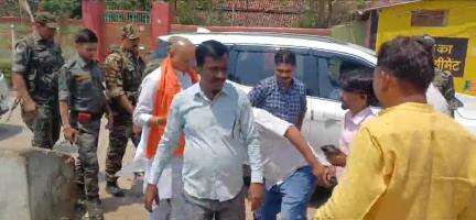 बरवाडीह: सांसद कालीचरण सिंह ने बरवाडीह प्रखंड का किया दौरा