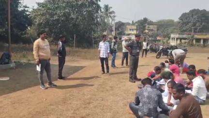 गोइलकेरा: गोइलकेरा व आनंदपुर प्रखंड कार्यालय परिसर में सुरक्षा जवानों की बहाली के लिए लगाया गया भर्ती शिविर