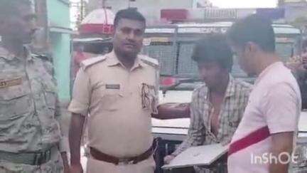 थावे: थावे थाना पुलिस ने चोरी के लैपटॉप के साथ एक युवक को किया गिरफ्तार, पुलिस कर रही है पूछताछ