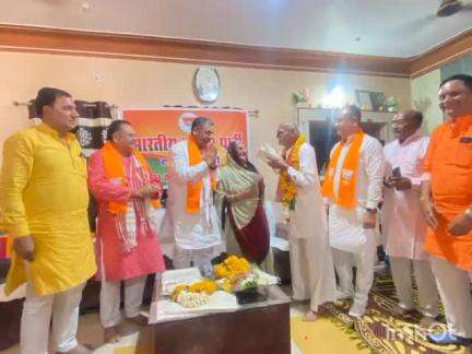 टिमरनी: टिमरनी विधानसभा के करताना मंडल के ग्राम पोखरनी में 'गांव चलो' अभियान के तहत BJP के प्रदेश संगठन महामंत्री हितानंद ने किया दौरा
