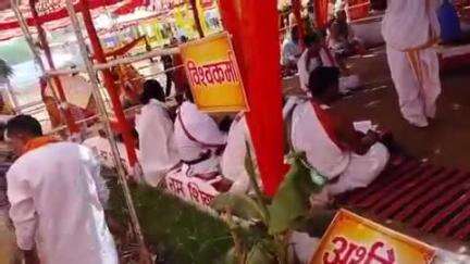 ग्राम निमोरा में चल रहे अति रुद्र महायज्ञ विराट संत समागम में जनप्रतिनिधि शामिल हो रहे हैं, अभनपुर विधायक भी शामिल हुए
