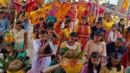 नावाडीह: ऊपरघाट गोनियाटो पंचायत में मां गायत्री महायज्ञ के लिए भव्य कलश यात्रा निकाली गई