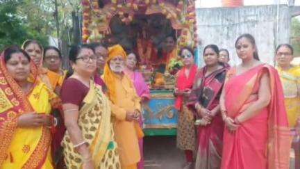 मुसाबनी: मुसाबनी में श्री जगन्नाथ महिला समिति ने अखंड ज्योति रथ का किया भव्य स्वागत