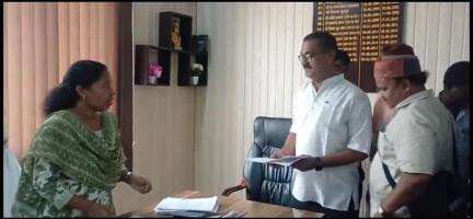 बरवाडीह: बरवाडीह प्रखंड के शिक्षक संघ ने प्रखंड विकास पदाधिकारी से मुलाकात की, मुख्यमंत्री के नाम मांग पत्र सौंपा