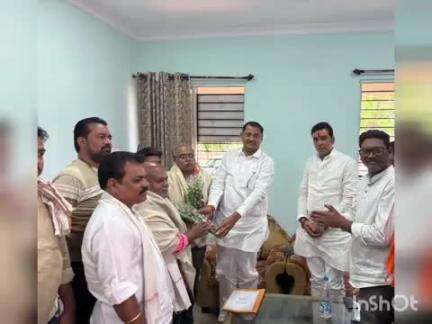 चिमूर: शिवसेना उद्धव बाळासाहेब ठाकरे पक्षाची विधानसभा आढावा बैठक संपन्न