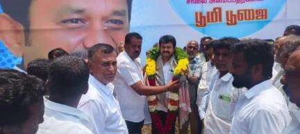 தேன்கனிகோட்டை: மதகான்டப்பள்ளி  - தேன்கனிக்கோட்டை சாலை முதல் சாரக்கப்பள்ளி கிராமம் வரை சாலை அமைக்கும் பணி துவக்கம்