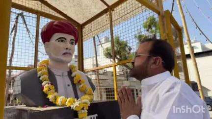 शिवगंज: शिवगंज में महात्मा ज्योतिबा फुले की जयंती पर पूर्व विधायक संयम लोढ़ा ने अर्पित की पुष्पांजलि