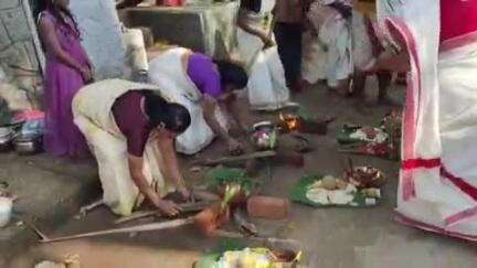 செங்கோட்டை: அச்சன்கோவில் ஐயப்பன் கோவிலில் பங்குனி உத்திர திருநாளை முன்னிட்டு நடைபெற்ற பொங்கல் விழா