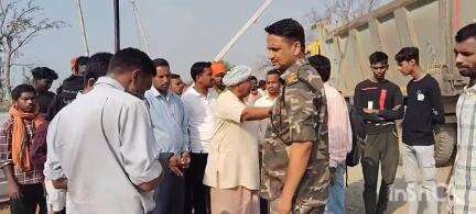 मनिका: NH कार्यालय में मजदूरों और वाहन मालिकों ने पैसे के भुगतान को लेकर हंगामा किया