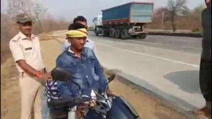 बाराचट्टी: जयगीर जंगल और 71 माइल से दो बाइकों से अंग्रेजी शराब और बियर के साथ चार गिरफ्तार