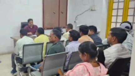घरघोड़ा: घरघोड़ा तहसीलदार ने नव पदस्थ पटवारियों की ली बैठक