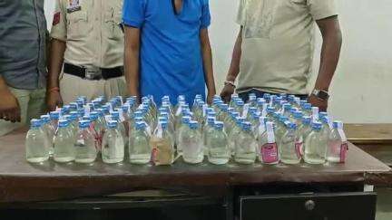 पामगढ़: पामगढ़ पुलिस ने की बड़ी कार्रवाई, 115 पाव देशी प्लेन शराब के साथ एक आरोपी किया गिरफ्तार