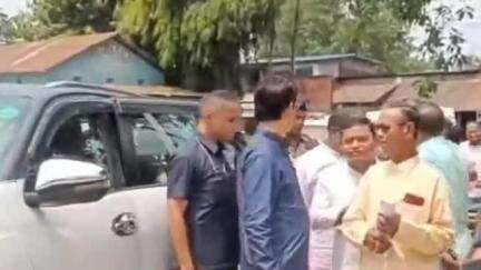 খড়িবাড়ি: বিজেপি কর্মীদের বেছে বেছে হেনস্থা ও গ্রেফতার করার ছক করার অভিযোগে খড়িবাড়ি থানায় স্মারকলিপি প্রদান করল সাংসদ রাজু বিস্তা