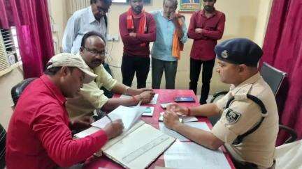 बड़हरिया: बड़हरिया थाना में भूमि विवाद के 3 मामले सुलझाए, जनता दरबार में हुआ निष्पादन