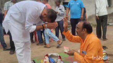 વાલોડ: વાલોડ તાલુકાના બુહારી ખાતે પ્રજાપતિ સમાજના હોલ નું ભૂમિપૂજન આદિજાતિ મોરચાના પ્રમુખ ના હસ્તે કરાયું.
