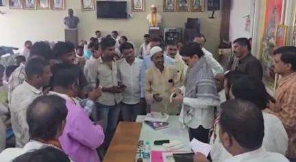 परळी: परळी येथील जगमित्र कार्यालयात धनंजय मुंडे यांचा जनता दरबार