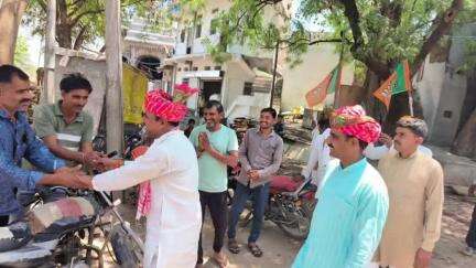 जीरापुर: गांव बस्ती चलो अभियान के तहत भाजपा जिला अध्यक्ष ज्ञान सिंह गुर्जर ने लाखों गांव में लाभार्थियों से चर्चा की