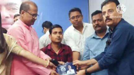 বজবজ ২: বজবজ দু'নম্বর ব্লক ও সাতগাছিয়া বিধানসভার ৫০ জন ব্যক্তিকে অভিষেক বন্দ্যোপাধ্যায় তরফ থেকে কানের মেশিন তুলে দেয়া হয়।