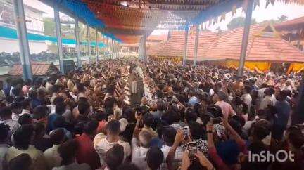 കുന്നത്തുനാട്: പെരുമ്പാവൂർ ശ്രീധർമ്മശാസ്താ ക്ഷേത്രത്തിൽ സ്വന്തം നാട്ടുകാർക്ക് മുന്നിൽ ചെണ്ടമേളം നടത്തി നടൻ ജയറാം