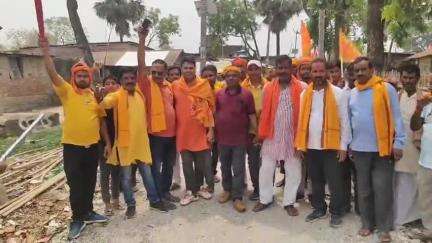 धमदाहा: हनुमान जयंती के अवसर पर बी कोठी मुख्य बाजार में निकाली गई भव्य शोभा यात्रा, हजारों रामभक्त हुए शामिल