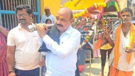 ಕುಂದಗೋಳ: ಹನುಮಾನ್ ಜಯಂತಿ ಹಿನ್ನಲೆ ಕುಂದಗೋಳ ಮತಕ್ಷೇತ್ರದ ವಿವಿಧೆಡೆ ಹನುಮಾನ್ ದೇವಸ್ಥಾನಗಳಿಗೆ ಭೇಟಿ ನೀಡಿದ ಶಾಸಕ ಎಂ.ಆರ್.ಪಾಟೀಲ್