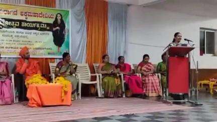 ಬಸವನ ಬಾಗೇವಾಡಿ: ಪಟ್ಟಣದಲ್ಲಿ ಅಕ್ಕಮಹಾದೇವಿ ಜಯಂತಿ ಕಾರ್ಯಕ್ರಮ, ಸಿದ್ಧಲಿಂಗ ಶ್ರೀ ಚಾಲನೆ