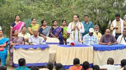 জাঙ্গিপাড়া: হুগলির জাঙ্গিপাড়া রাজবলহাটে পাড়া বৈঠকে উপস্থিত রাজ্যের পরিবহন মন্ত্রী স্নেহাশিস চক্রবর্তী