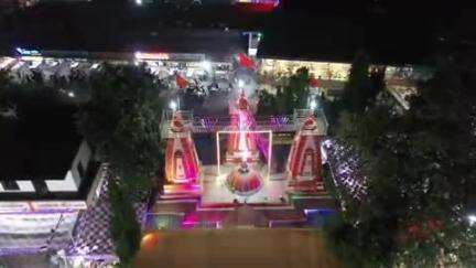 કામરેજ: કામરેજ ચારરસ્તા નજીક બાલા હનુમાન મંદિર ખાતે યોજાયેલા કાર્યક્રમના આકાશી દ્ર્શ્યો સામે આવ્યા.