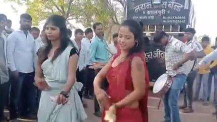 शिरूर कासार: वृद्धेश्वर यात्रेनिमित्त हिवरर्षींगा येथे पारंपारिक पद्धतीने भव्य शोभयात्रा काढण्यात आली
