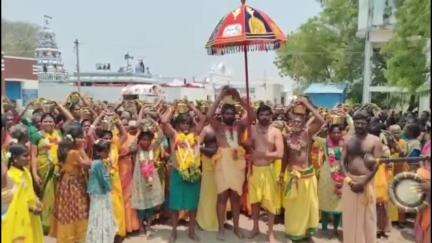 கமுதி: கரிச குளம் கிராமத்தில் வள்ளி தேவசேன சுப்ரமணிய சுவாமி பால்குட ஊர்வலம்