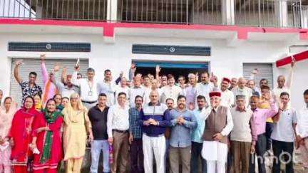 टिहरा सुजानपुर: सुजानपुर के पूर्व विधायक राजेंद्र राणा ने विभिन्न बूथों का दौरा किया, पार्टी की आगामी गतिविधियों पर की चर्चा