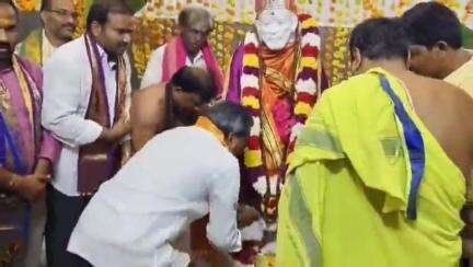 కొండపల్లి బి కాలనీలో షిరిడి సాయిబాబా విగ్రహ ప్రతిష్ట మహోత్సవంలో పాల్గొన్న MLA వసంత కృష్ణ ప్రసాద్