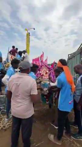தேன்கனிகோட்டை: பேட்டராய சுவாகி கோவில் திருவிழாவின் இறுதி நாளான ஈன்று நடந்த மாபெரும் எருதுவிடும் விழாவில் 100க்கணக்கான காளைகள் பங்கேற்பு