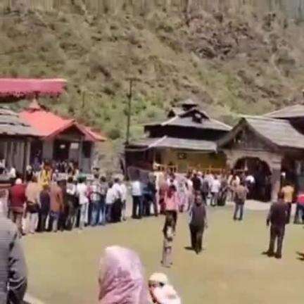 चकराता: हनोल महासू महाराज के दर्शन के लिए लगी लंबी लाइन