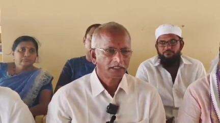 నరసాపురం: వైసిపి నాయకులు భూమన కరుణాకర్ రెడ్డి పై విలేకరుల సమావేశంలో మాట్లాడుతున్న నరసాపురం నియోజకవర్గ టిడిపి ఇన్చార్జ్ రామరాజు