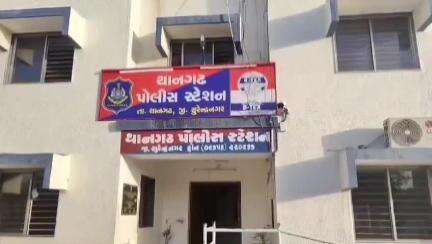 થાનગઢ: મોરથળા રોડ પરથી બે શખ્સો ક્રિકેટ મેચ પર સટ્ટો રમાડતા ઝડપાયા.