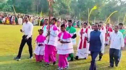 डुमरी: डुमरी के नवडीह और चैनपुर प्रखंड में मनाया गया खजूर पर्व