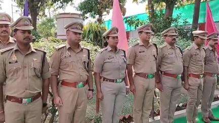 मुजफ्फरनगर: पुलिस लाइन में मनाई गई अंबेडकर जयंती,SSP एवं पुलिस कर्मियों ने बाबा साहेब की तस्वीर पर पुष्प अर्पित किए।