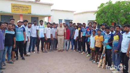 మానకొండూరు: దొంగతనాలను అరికట్టడానికి
గ్రామ రక్షణ దళాలను ఏర్పాటు : మానకొండూర్ సీఐ లక్ష్మీనారాయణ.