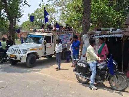 मसरख ; दुरगैली से डॉक्टर भीमराव अंबेडकर जी के रैली लेकर निकले तमाम ग्राम वासी | आज डुमर्सन गोलंबर पर तमाम अंबेडकरवादी का