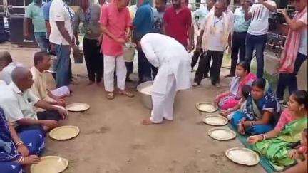 কাঁথি ৩: হাতিয়াড়ি ভক্তবৃন্দ ক্লাবের ভূতেশ্বর জিউর পুজো উপলক্ষ্যে অন্নপ্রসাদ বিতরণী অনুষ্ঠানের আয়োজন, উপস্থিত PS-র সভাপতি
