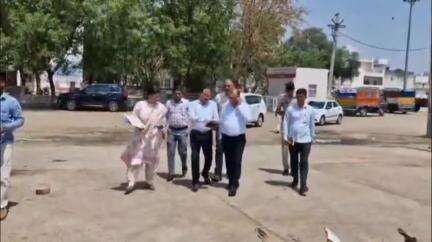 अटेली: उपायुक्त विवेक भारती ने कनीना और अटेली अनाज मंडी का किया निरीक्षण
