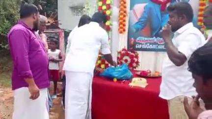 செங்கோட்டை: கீழப்புதூர் கிராமத்தில் அண்ணல் அம்பேத்கர் 134வது பிறந்த நாளை முன்னிட்டு மாலை அணிவித்து மரியாதை செலுத்தப்பட்டது