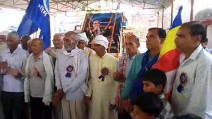 जमुआ गांव में डॉ भीमराव अंबेडकर की 135 वीं जयंती समस्त ग्रामीणों ने बड़े हर्ष उल्लास के साथ मनाई व शोभा यात्रा निकाली गई